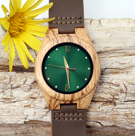 We're flipping delighted to showcase THE BOKKIE - our new ladies wooden watch that proudly showcases the iconic #greenandgold colours. Personalise it with a 'Briefie aan jou Liefie'.