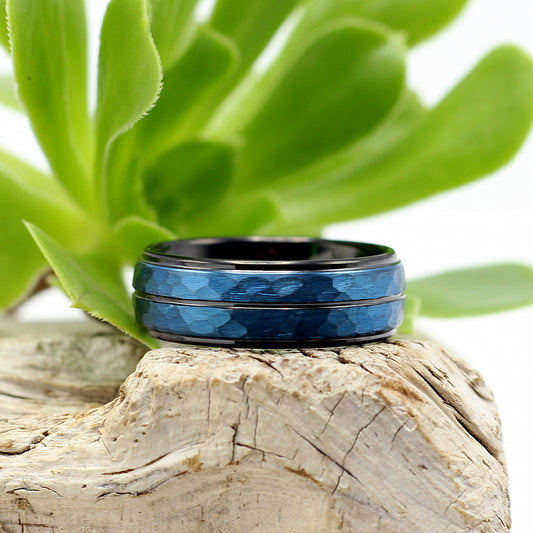 Men's black tungsten ring with blue hammer finish, 8mm wedding band with matt hammer finish. New trend for 2021 in men's jewellery. Hashtag Bamboo SA.