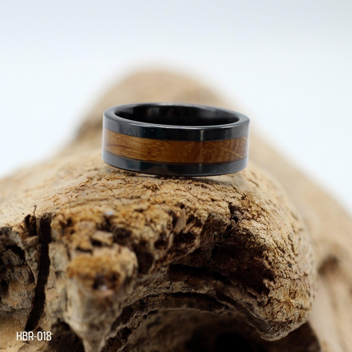 Men's Black Ceramic Ring with Oak Wood Inlay - Hashtag Bamboo