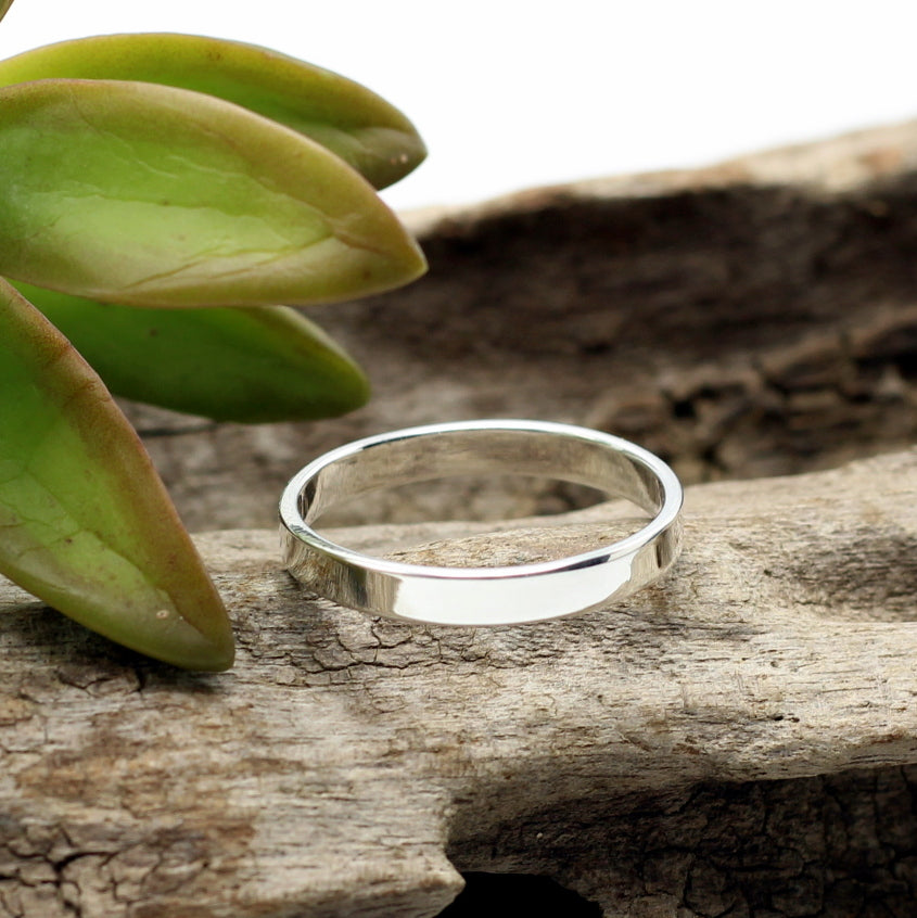 925 silver ring, 3mm flat band, perfect for personalising, either on the inside or outside. Engraving only R60.